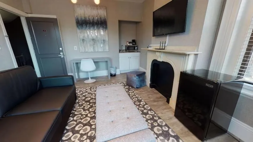 Image 1 of 1-31 Excellent Location, Walk Everywhere Sleeps 3