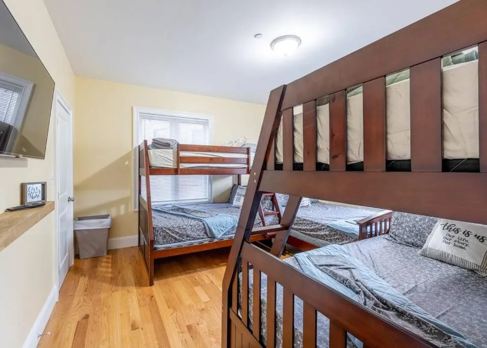 Image 5 of 233/1-Boston family-friendly first floor apartment
