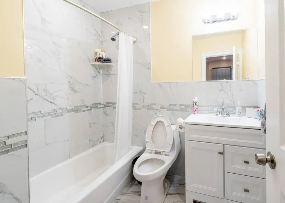 Image 6 of 233/1-Boston family-friendly first floor apartment