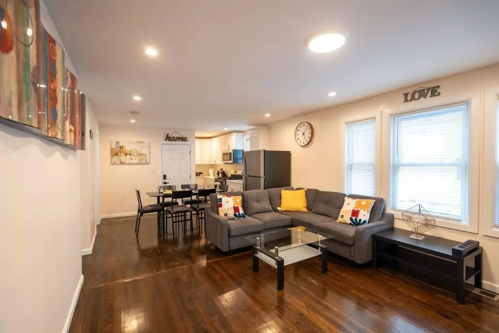 Image of 30-1 Fully furnished, spacious 1st floor apartment in Boston