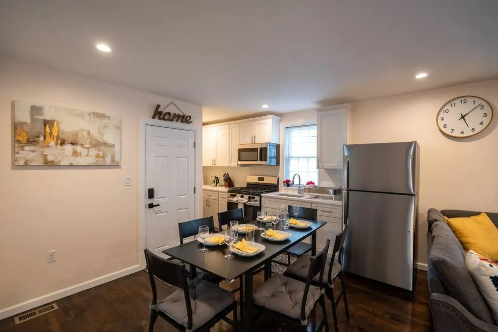 Image 3 of 30-1 Fully furnished, spacious 1st floor apartment in Boston