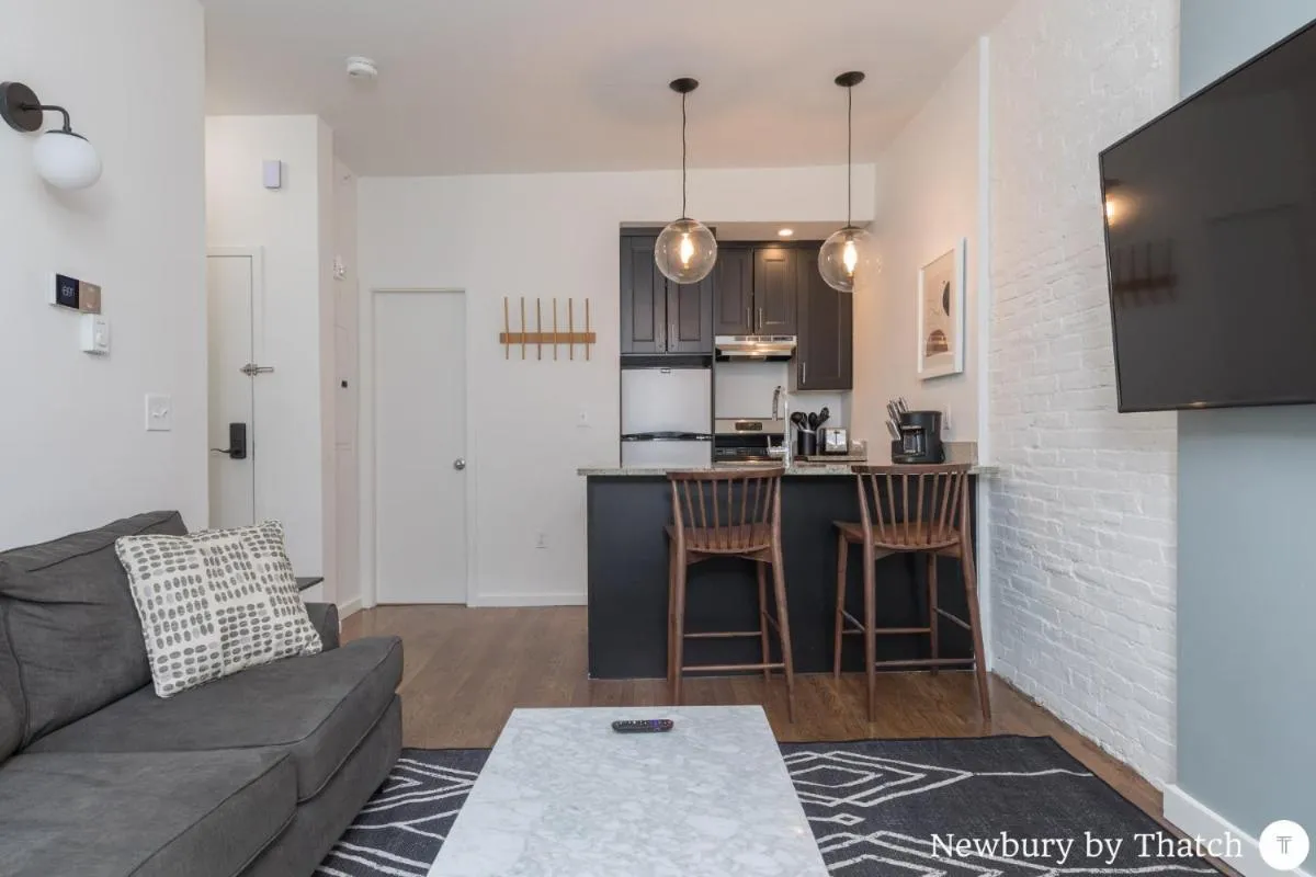 Image 2 of 304 Newbury Street by Thatch