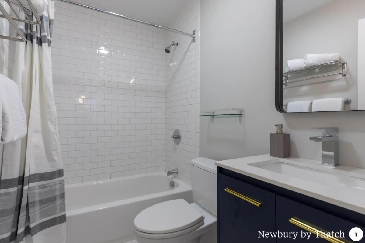 Image 3 of 304 Newbury Street by Thatch