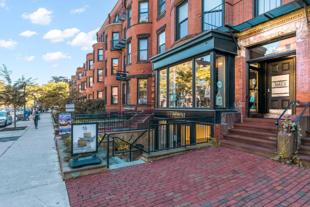 Image of 304 Newbury Street by Thatch
