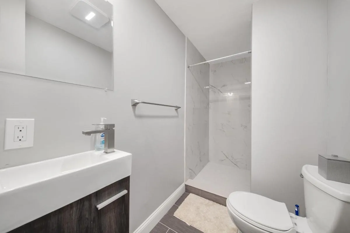 Image 2 of 4BR1BTH South Boston Apt perfect for commutes
