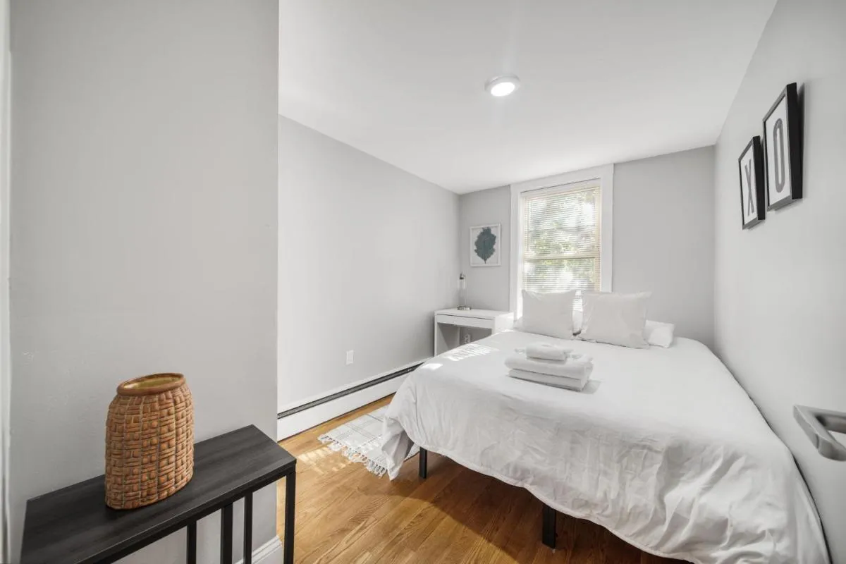 Image 1 of 4BR1BTH South Boston Apt perfect for commutes