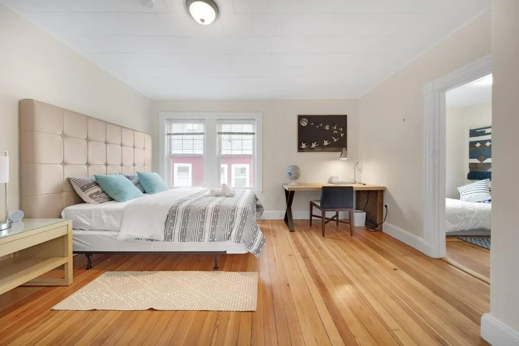 Image of 5BR 2BH Bright & Spacious Apt in Brighton