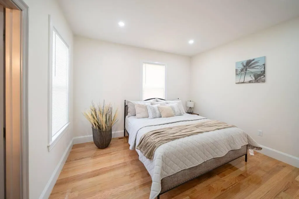 Image 5 of 82-Newly renovated, luxury apartment in Boston