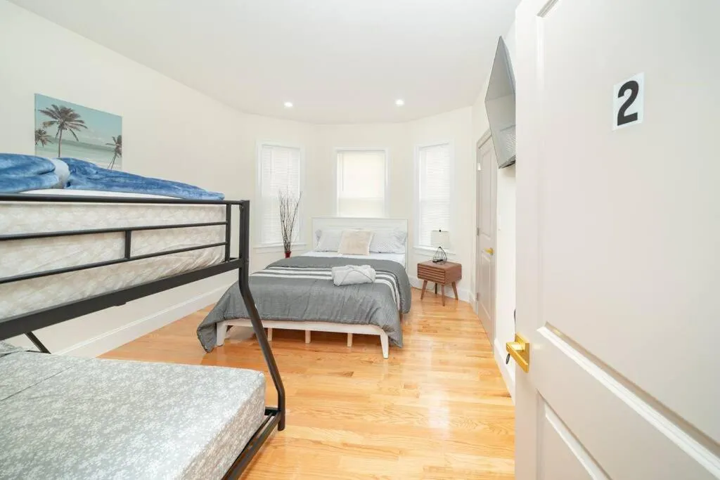 Image 6 of 82-Newly renovated, luxury apartment in Boston