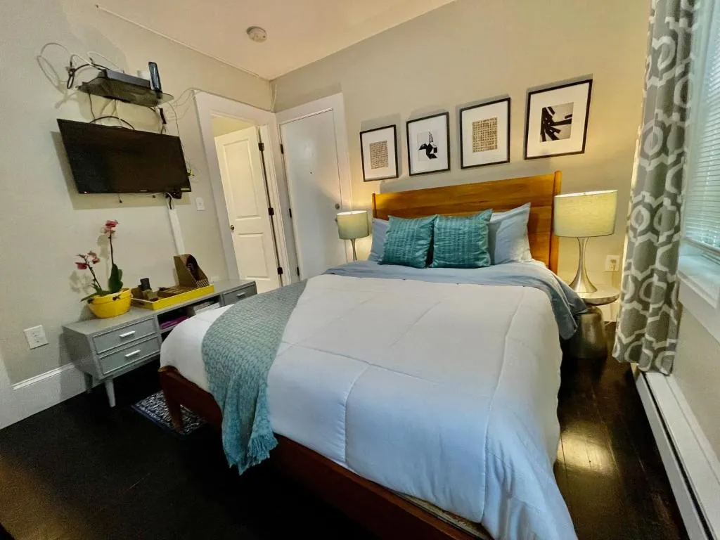 Image of Beautiful 3BR 3BA Duplex parking Best Location Boston