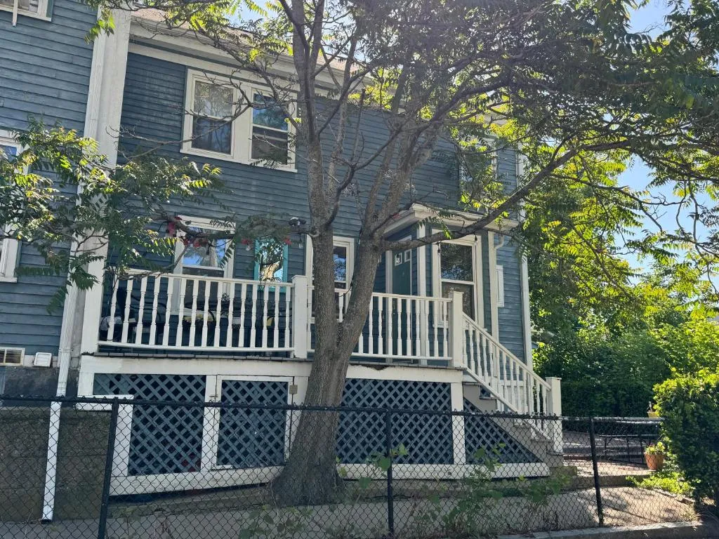 Image of Beautiful Townhouse, 2 bedrooms, 2 bath