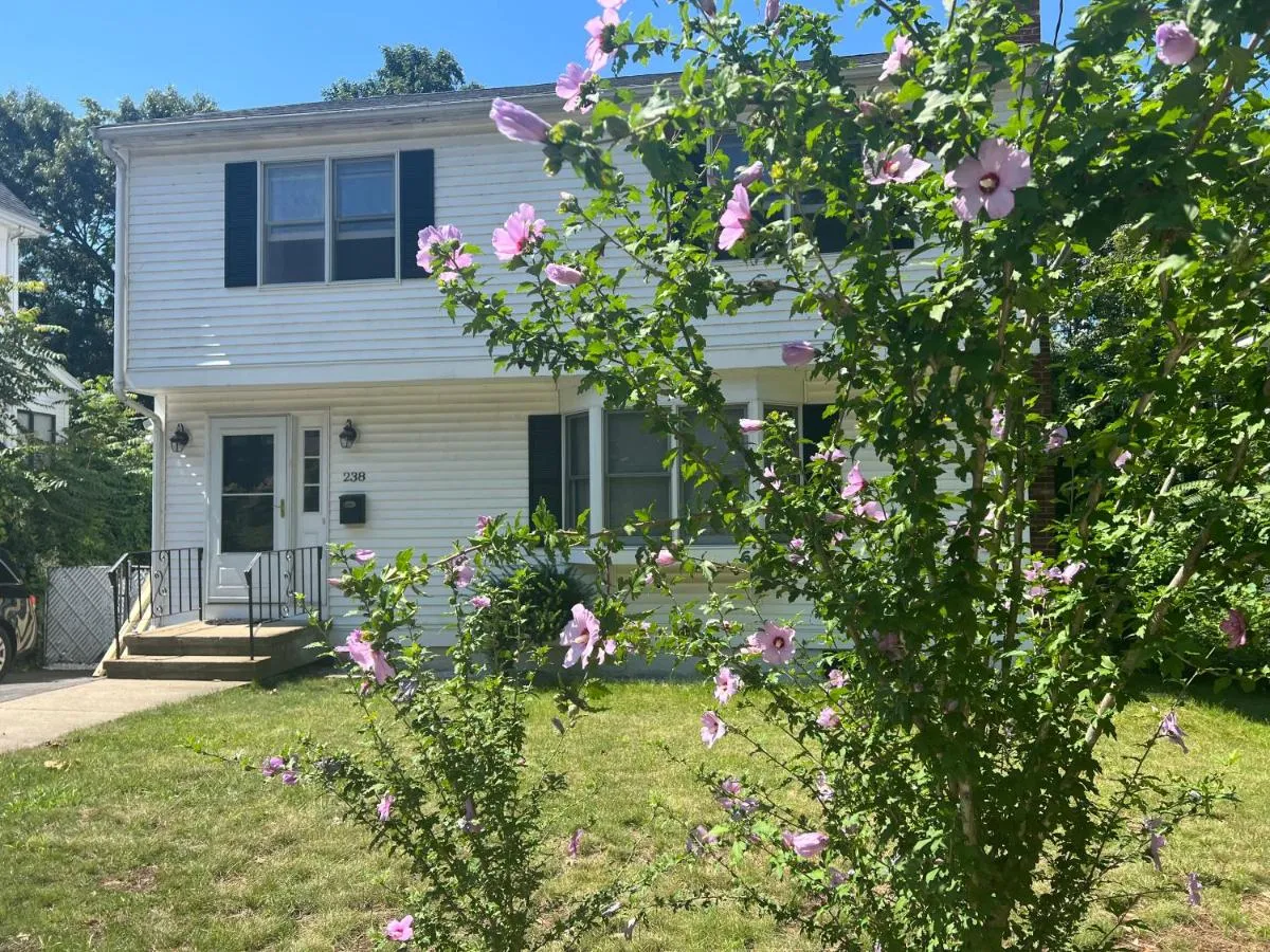Image 5 of Boston Single Family House – 19′ Train to Back Bay