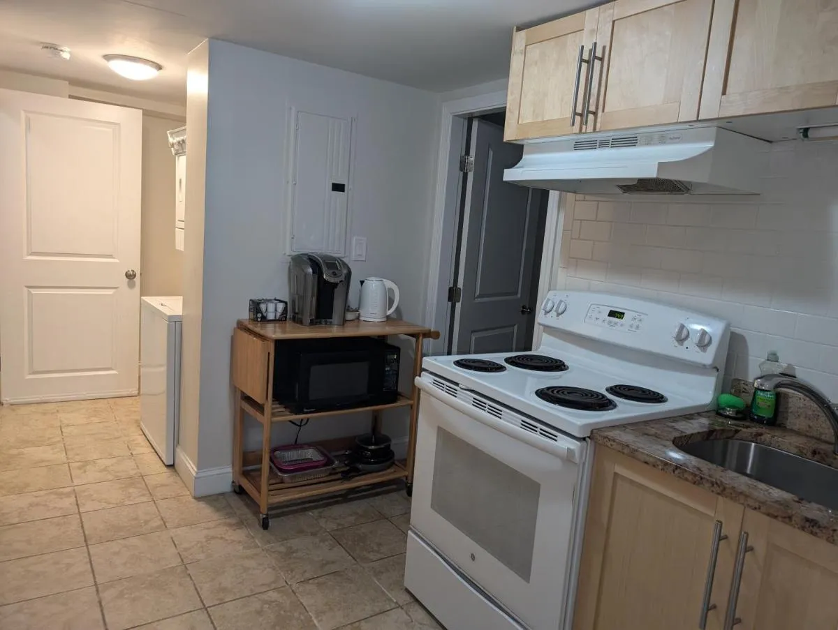 Image 4 of Brighton Apartment Sleeps 3 – Steps to Bus Line