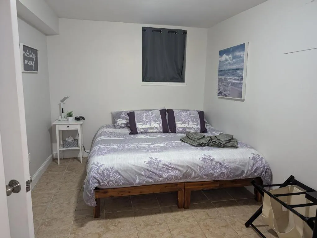 Image of Brighton Apartment Sleeps 3 – Steps to Bus Line