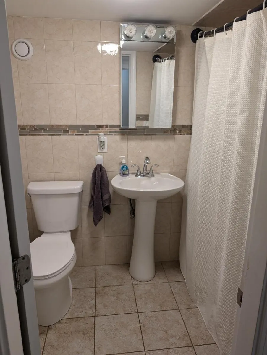 Image 2 of Brighton Apartment Sleeps 3 – Steps to Bus Line