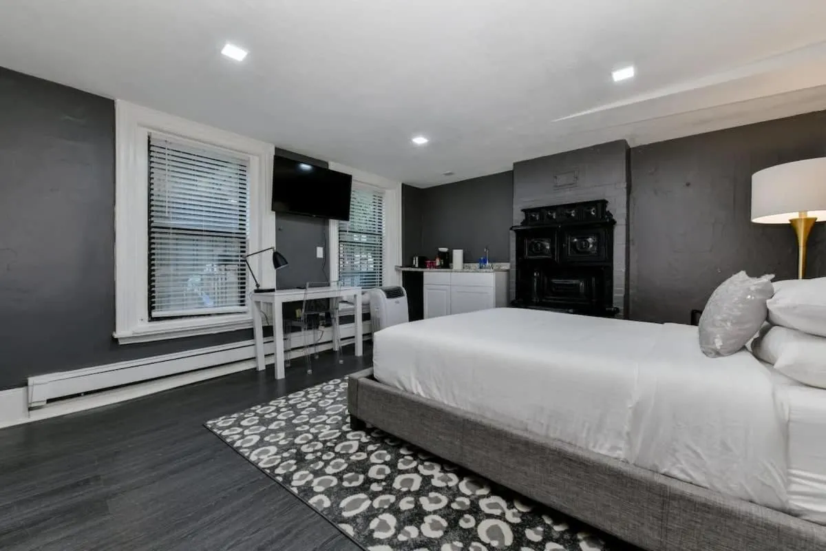 Image 2 of Centrally located Stay In Boston’s Bay