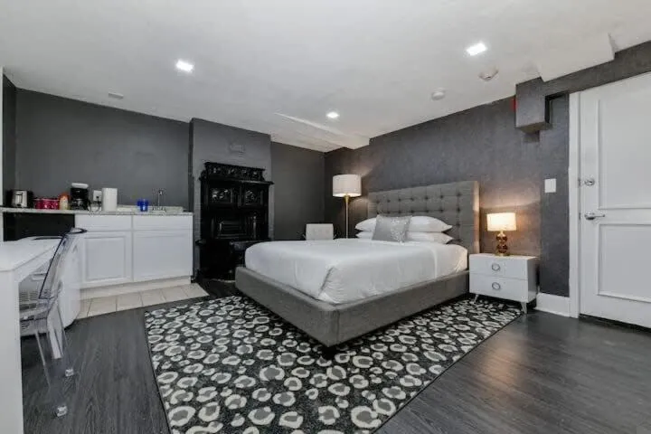 Image 4 of Centrally located Stay In Boston’s Bay