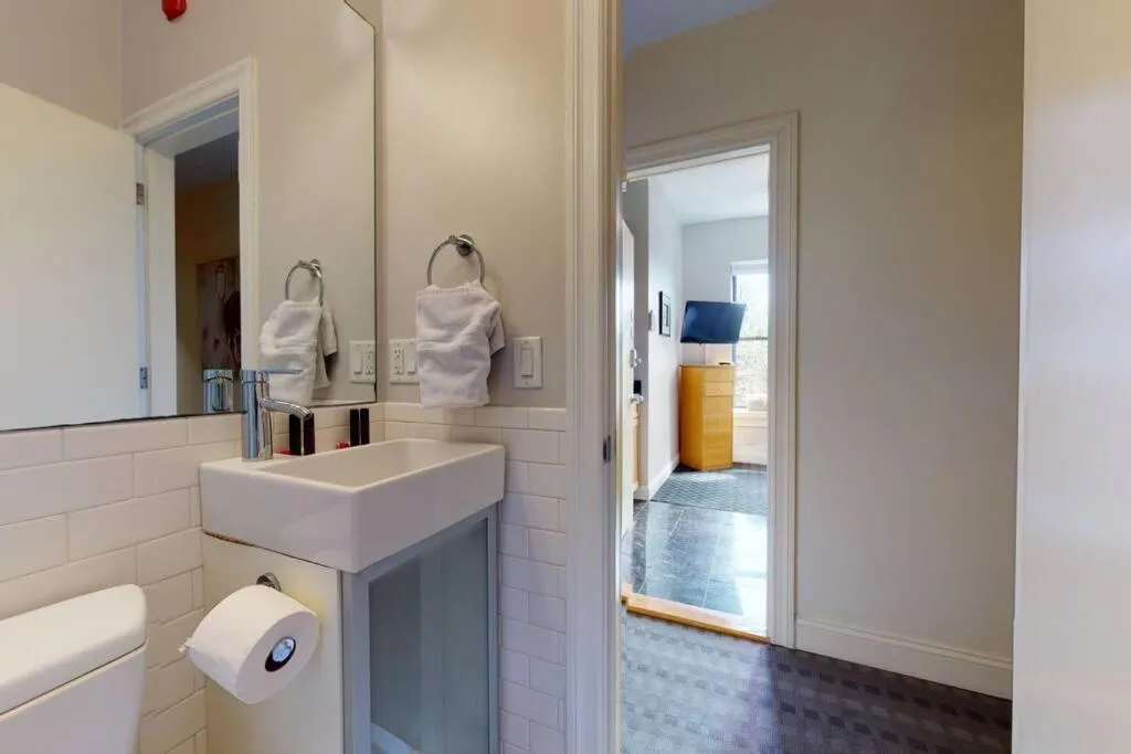 Image 4 of Charming Studio in Boston Brownstone, #44