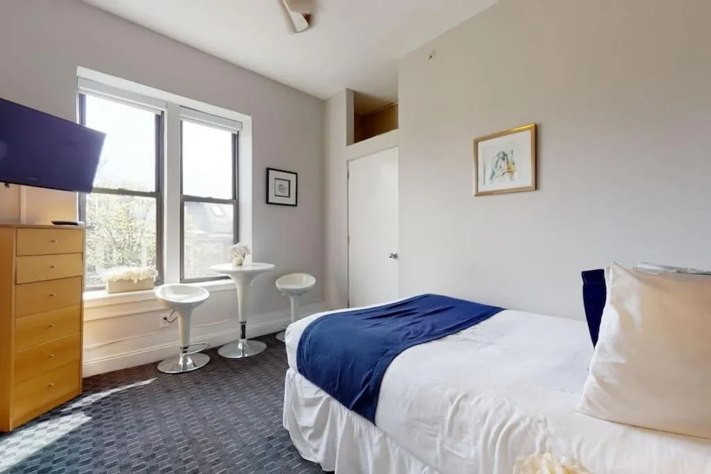 Image 3 of Charming Studio in Boston Brownstone, #44