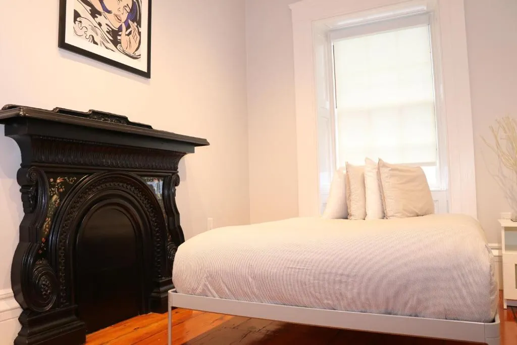 Image of Charming & Stylish Studio on Beacon Hill #11