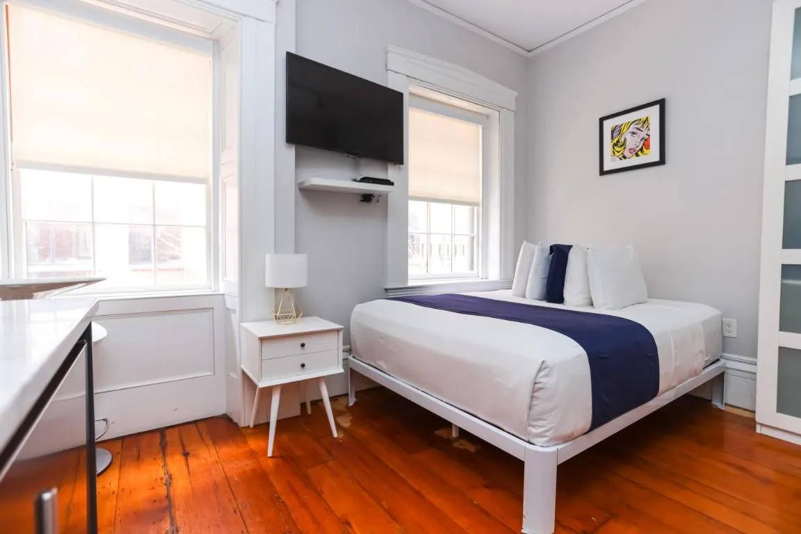 Image of Charming & Stylish Studio on Beacon Hill #12