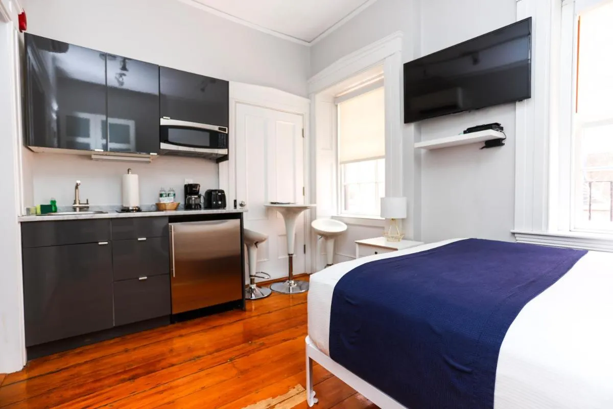 Image 3 of Charming & Stylish Studio on Beacon Hill #12