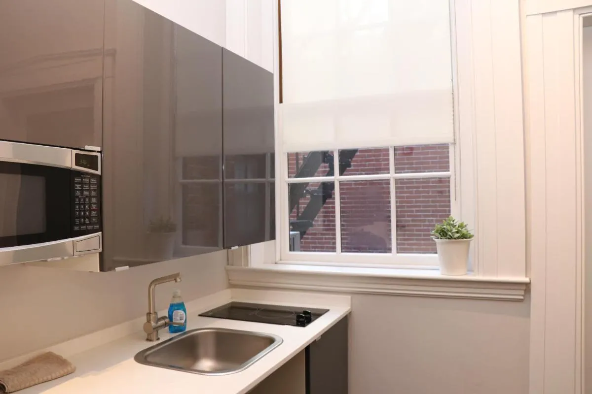 Image 5 of Charming & Stylish Studio on Beacon Hill #3