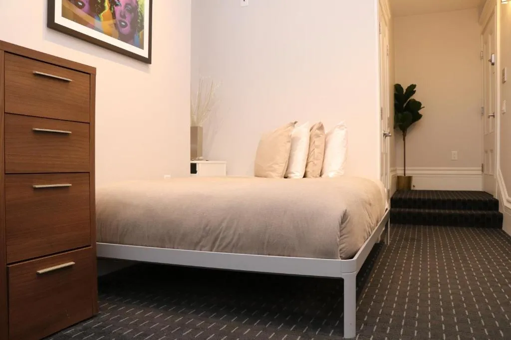 Image of Charming & Stylish Studio on Beacon Hill #3