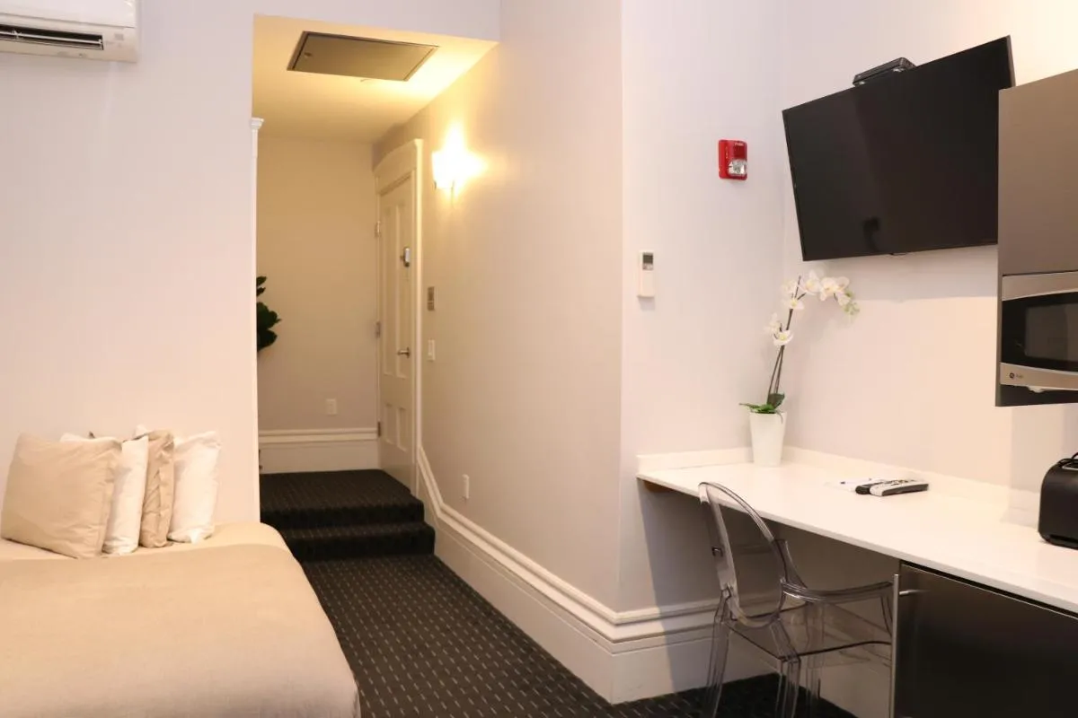 Image 3 of Charming & Stylish Studio on Beacon Hill #3
