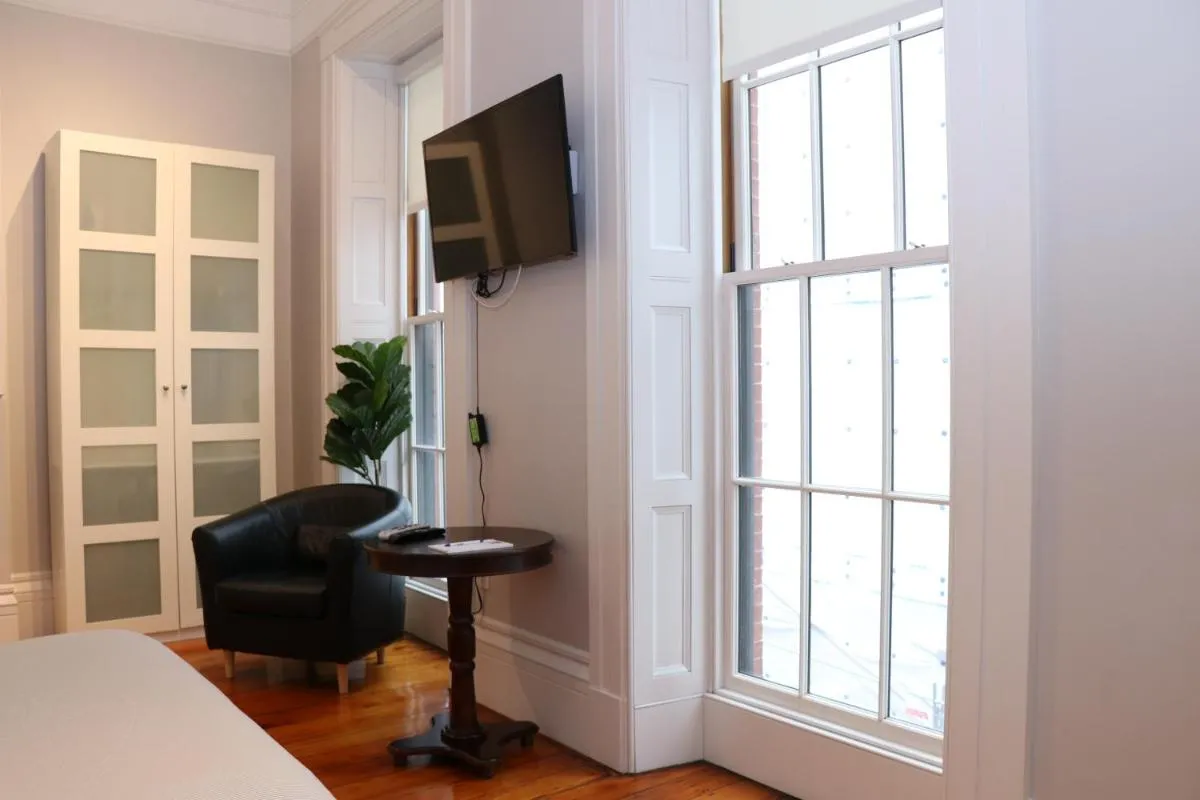 Image 4 of Charming & Stylish Studio on Beacon Hill #8