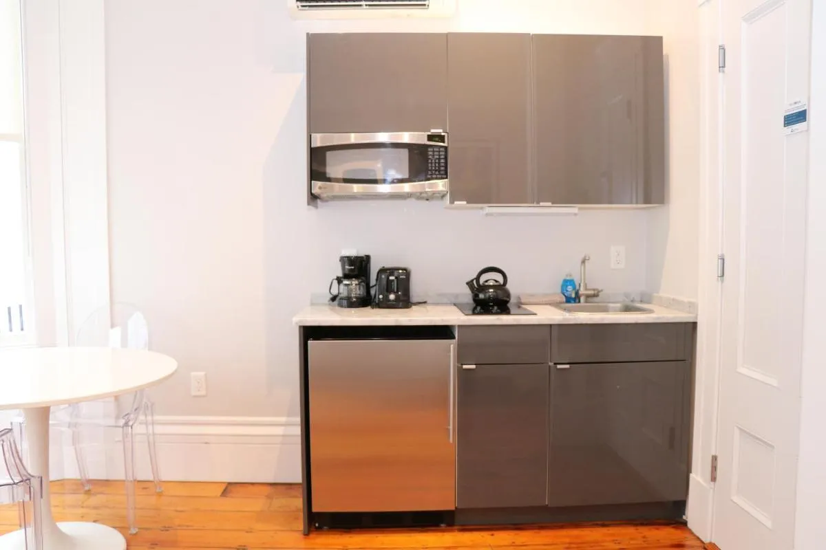Image 3 of Charming & Stylish Studio on Beacon Hill #8