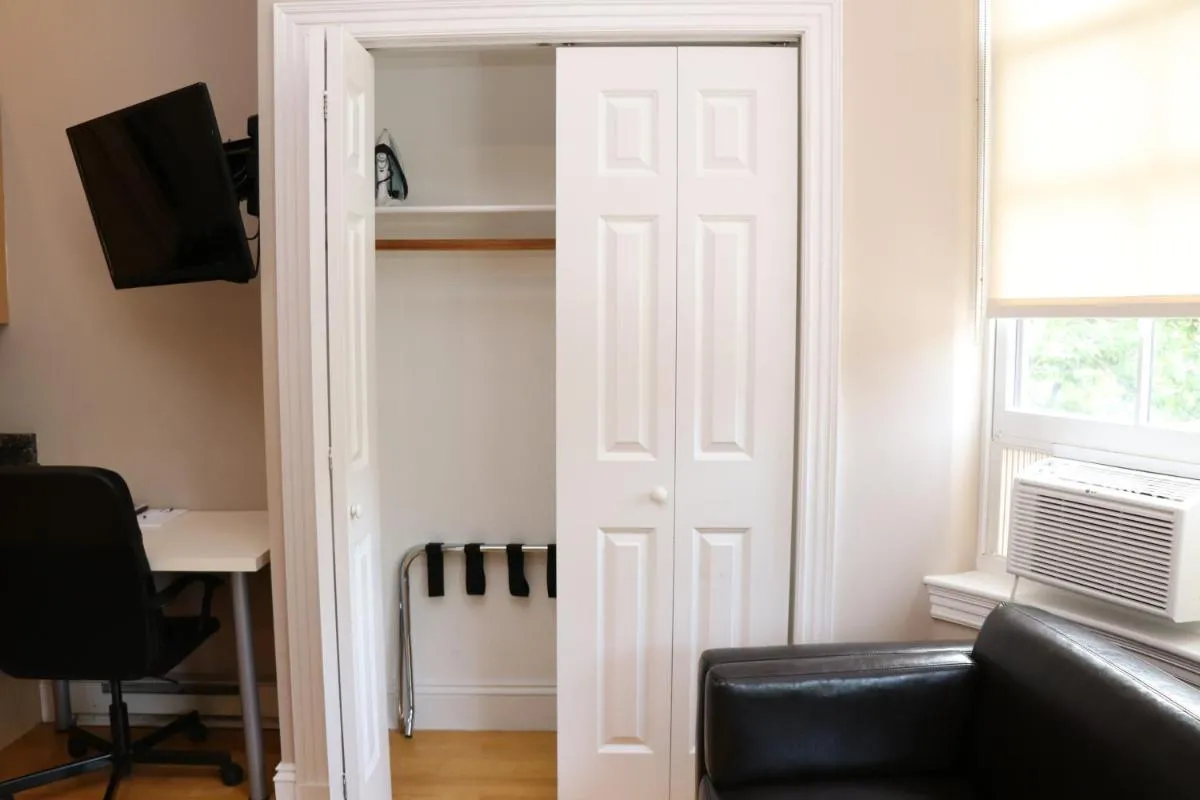 Image 4 of Cheap, Furnished Studio in Downtown Boston #7