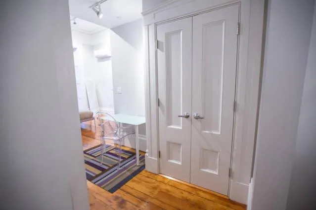 Image 6 of Comfy Beacon Hill Studio Great for Work Travel #7