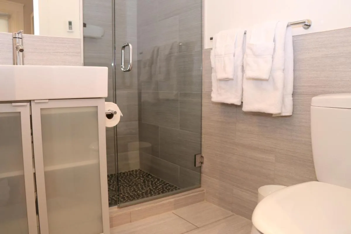 Image 2 of Cozy Furnished Studio in Beacon Hill #4