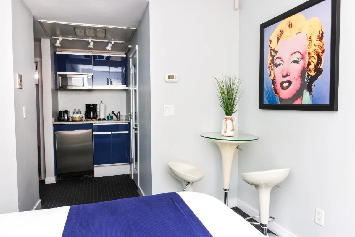 Image 4 of Cozy & Stylish Newbury Street Studio, #9