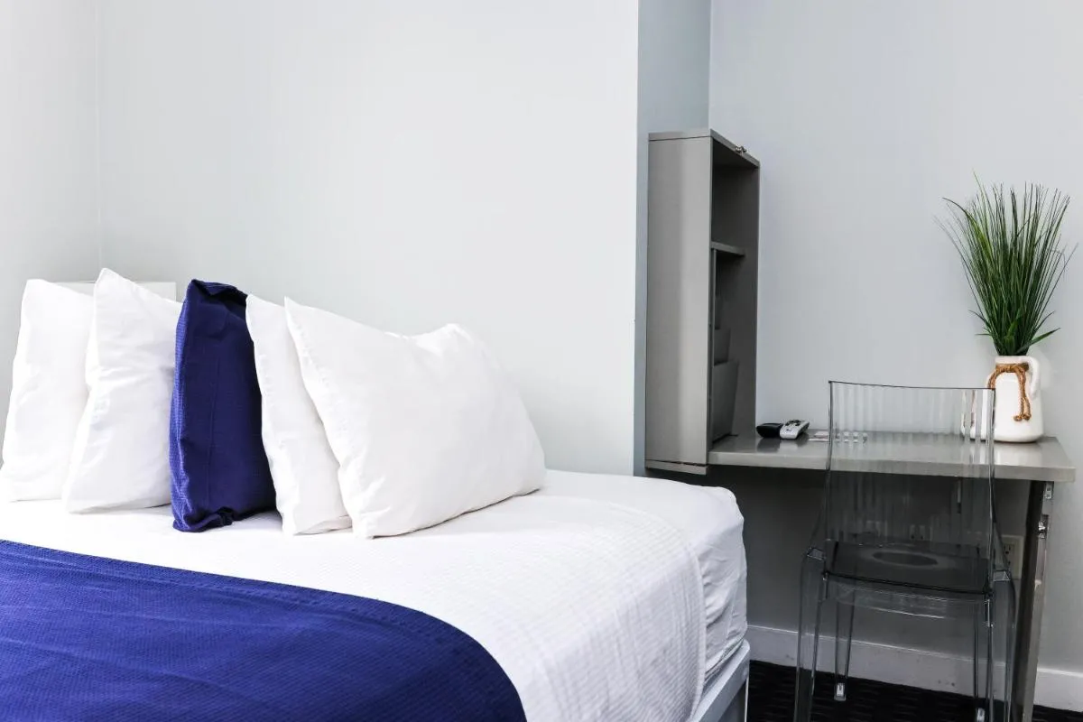 Image 6 of Cozy & Stylish Newbury Street Studio, #9