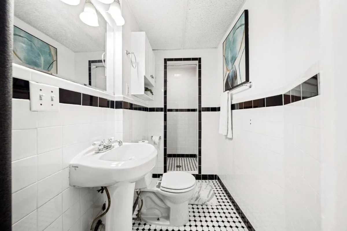 Image 6 of Cozy Up in 5BR Apt Near Charming Oak Square