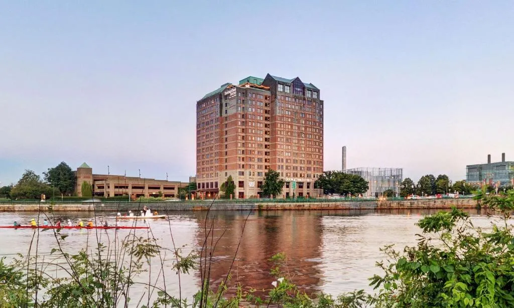Image of DoubleTree Suites by Hilton Hotel Boston – Cambridge