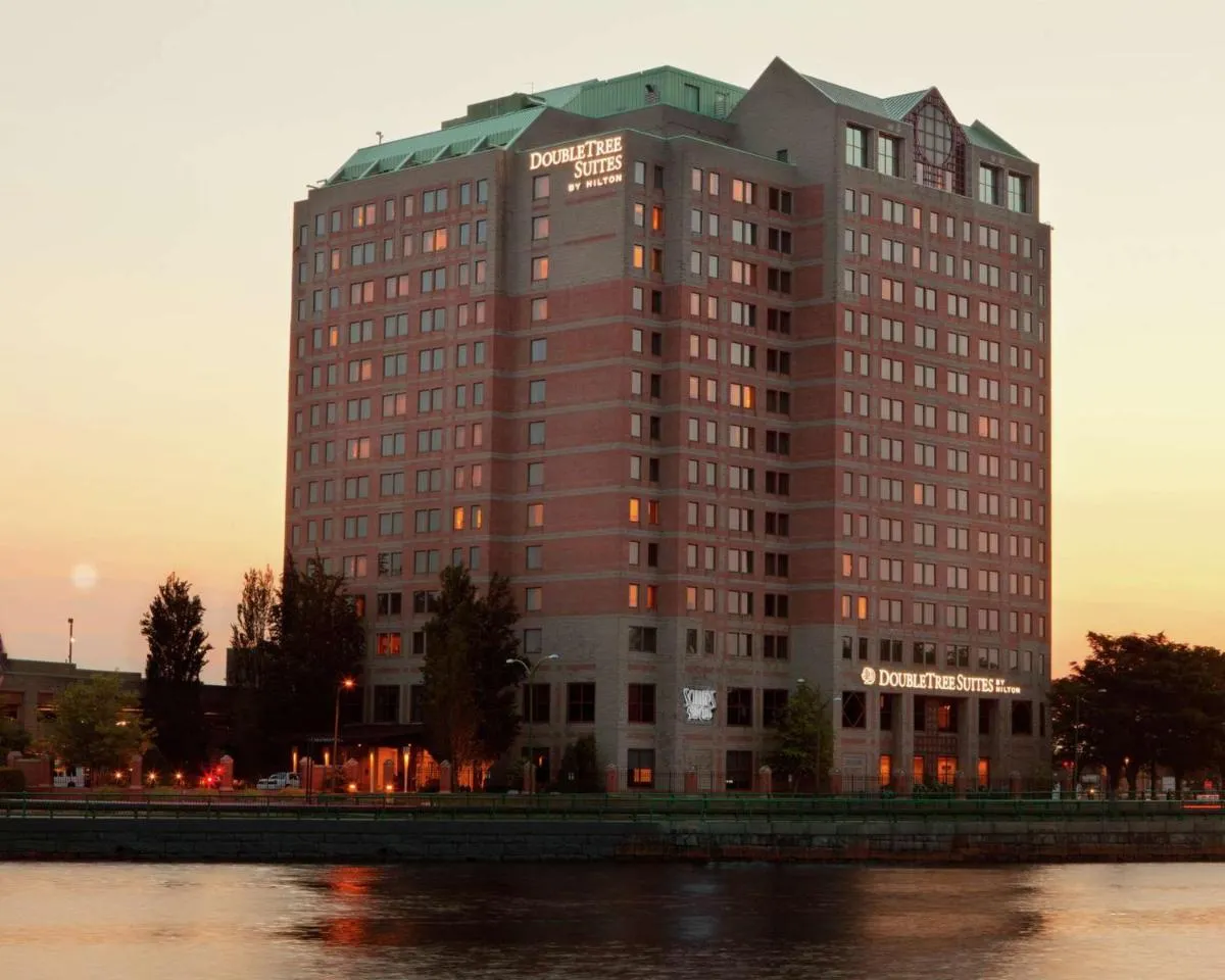 Image 4 of DoubleTree Suites by Hilton Hotel Boston – Cambridge