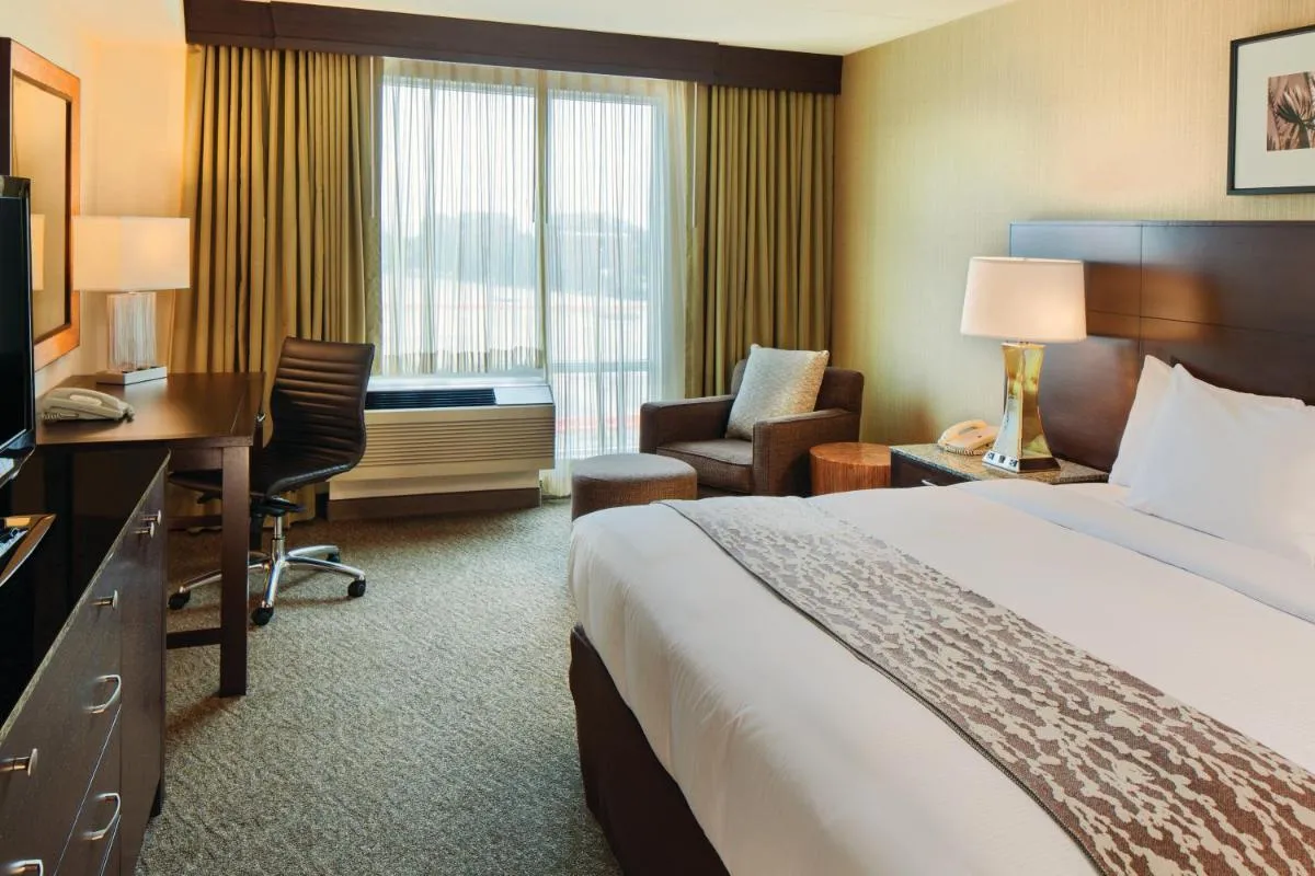 Image 1 of DoubleTree by Hilton Hotel Boston Bayside
