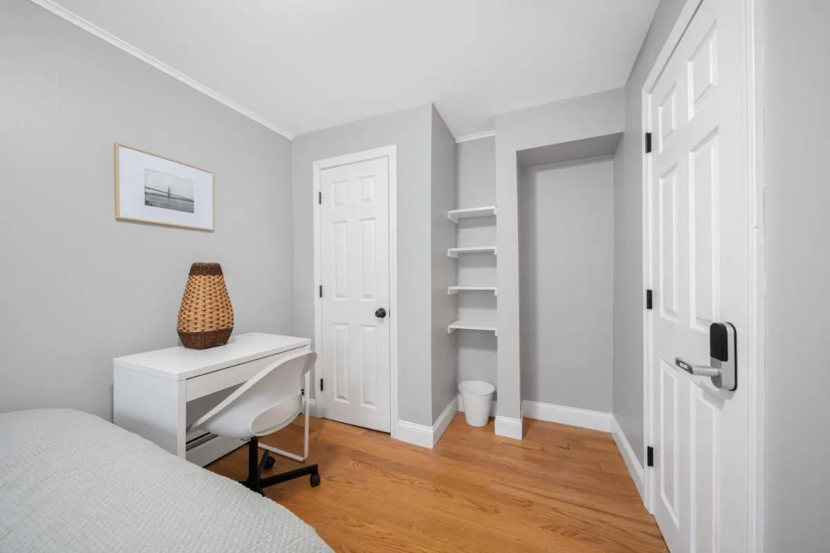 Image 2 of Easy Commute South Boston 4BR 1BH Apt
