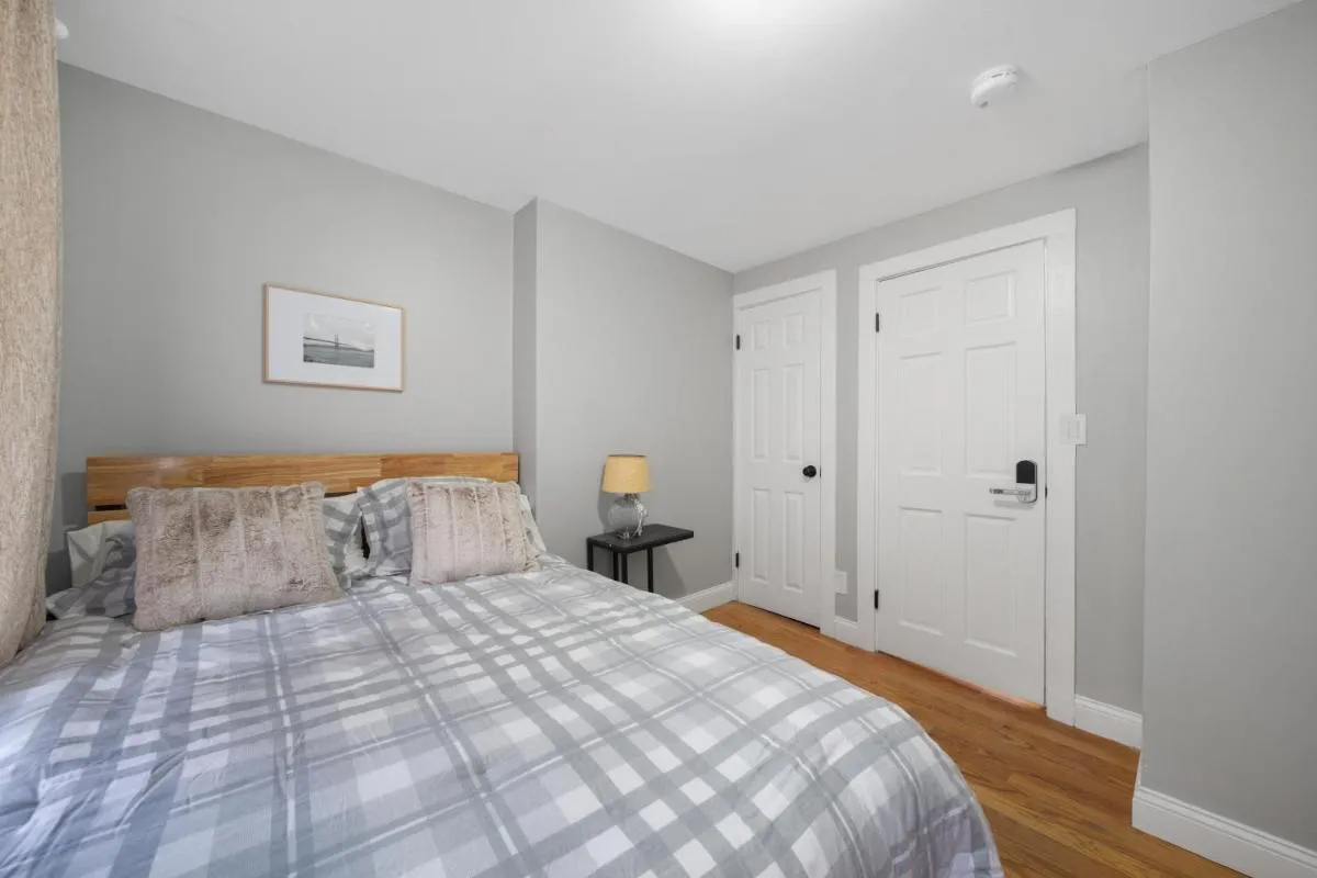 Image 4 of Easy Commute South Boston 4BR 1BH Apt