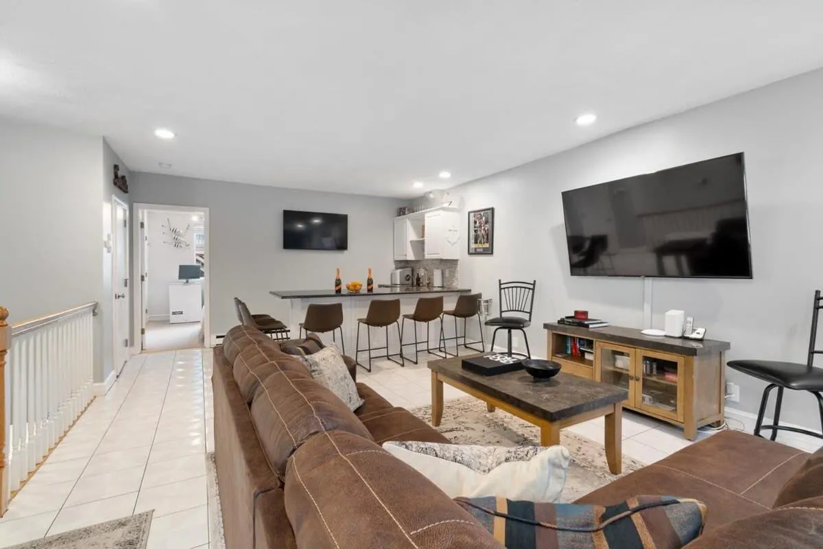 Image 3 of Heart of Southie – Hot Tub + Walk to Top Bars
