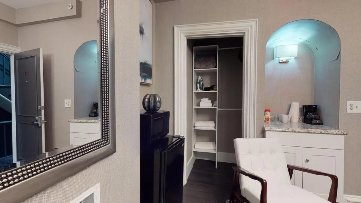 Image 2 of L 3-33 Stylish Private Studio in Boston!