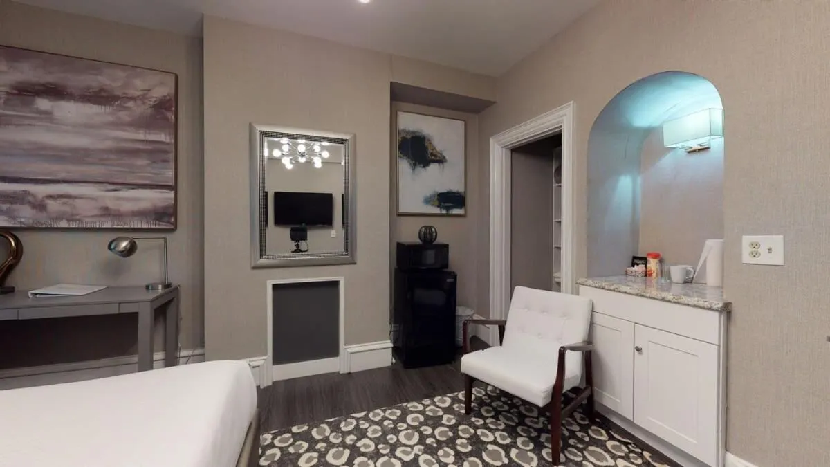 Image 3 of L 3-33 Stylish Private Studio in Boston!