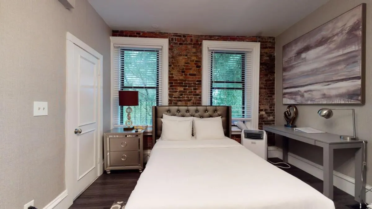 Image 4 of L 3-33 Stylish Private Studio in Boston!