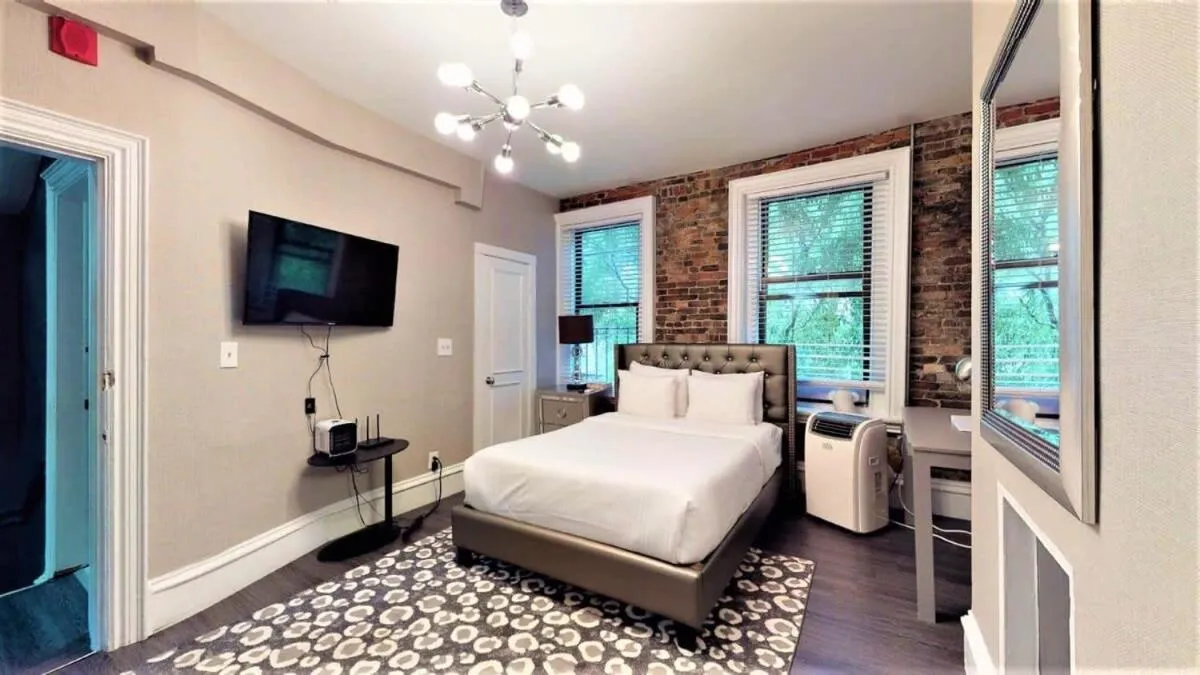 Image 6 of L 3-33 Stylish Private Studio in Boston!
