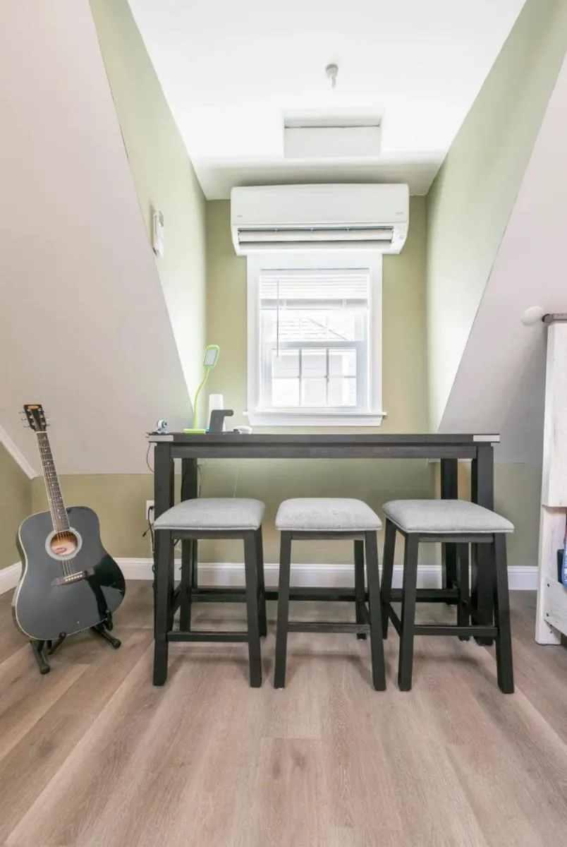 Image 3 of LARGE STUDIO open concept in Boston Zoo Franklin Park near