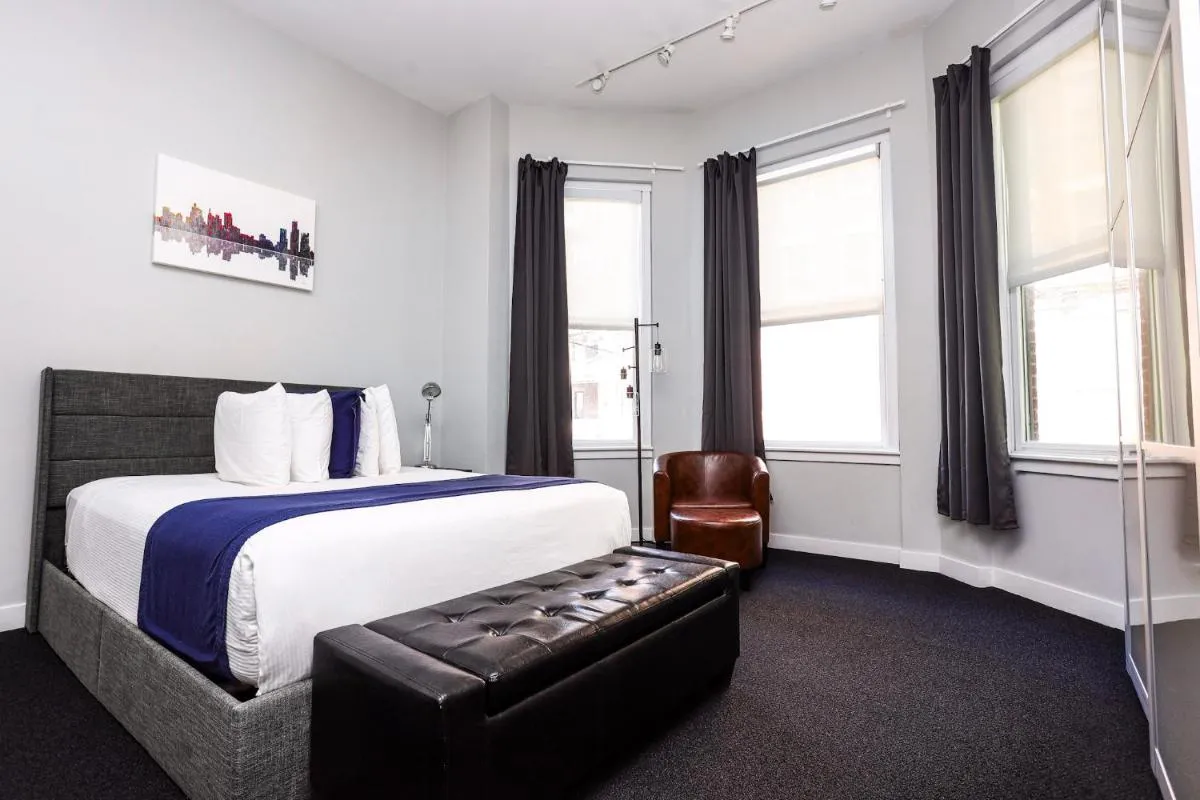 Image 1 of Large Stylish Newbury Street Studio w/ Kitchen