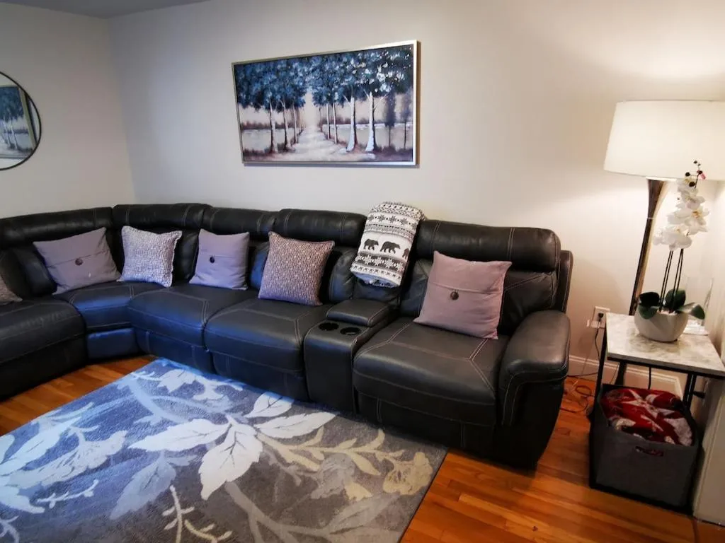 Image 2 of Location+Comfort+Convenience